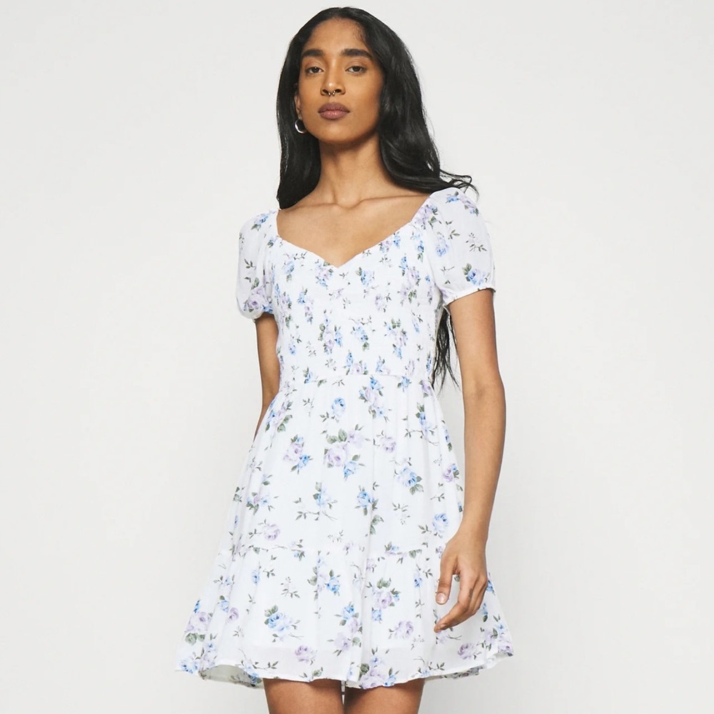 HOLLISTER M Floral Puff Sleeve Smocked Tiered Mini Dress • Cottagecore Romantic